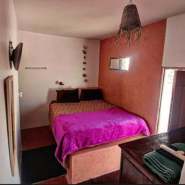 Hippie Chic - Room La Grotte，位于西迪考乌奇的酒店