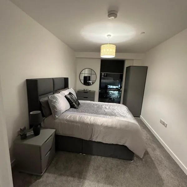 Manchester lovely two bedrooms apartment，位于利姆的酒店