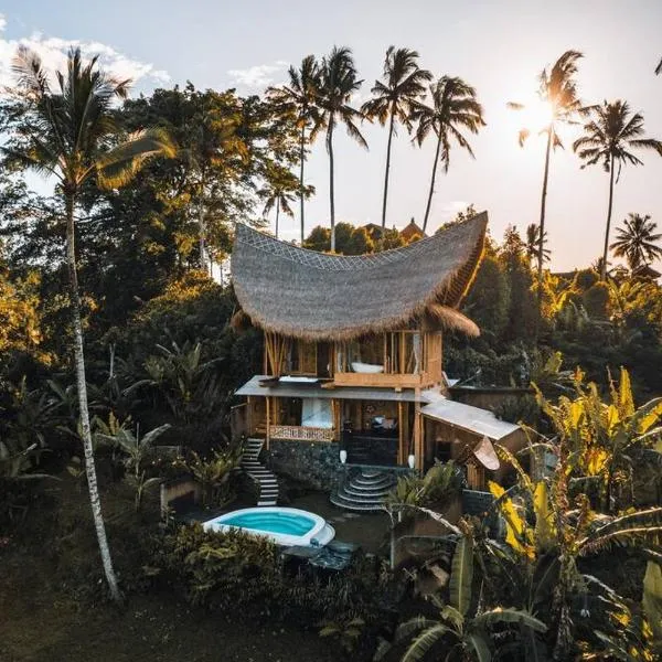 Makerti Bali~Bamboo House，位于Selat的酒店