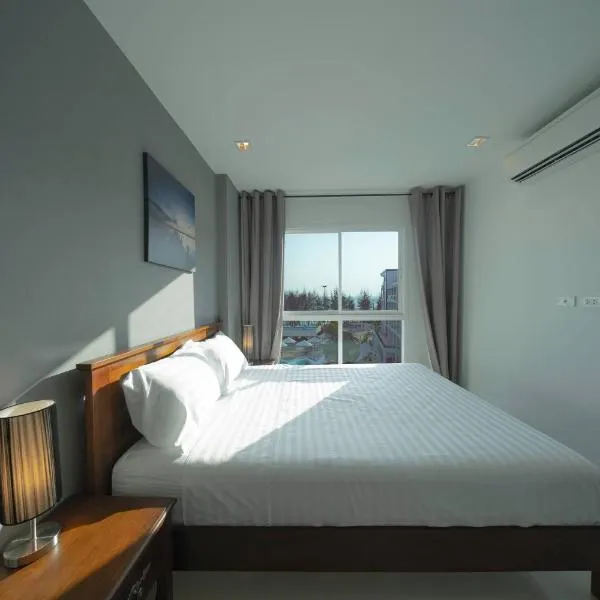 Mae Phim Grand Blue Condo 508 with pool and seaview，位于Ban Nam Lai Ta Tum的酒店