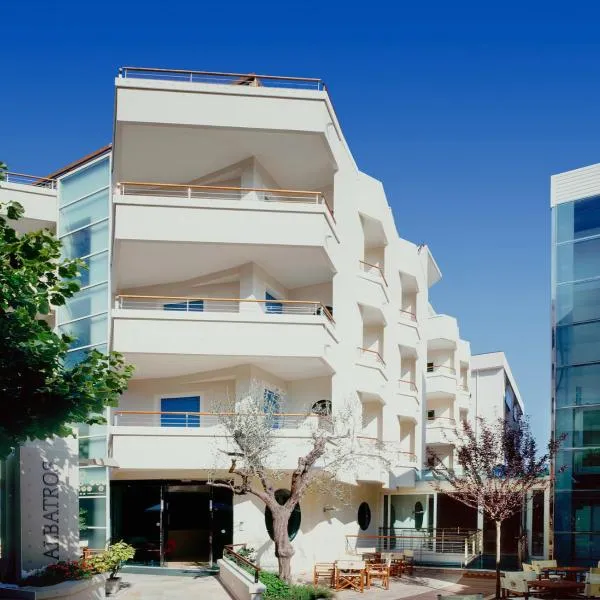 Hotel Albatros，位于米萨诺阿德里亚蒂科的酒店