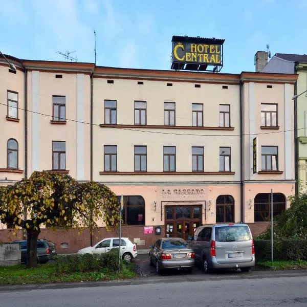 中央酒店，位于Chotěbuz的酒店