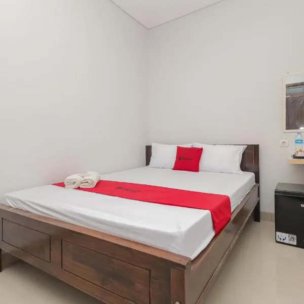 RedDoorz @ Gedangan Sidoarjo，位于诗都阿佐的酒店