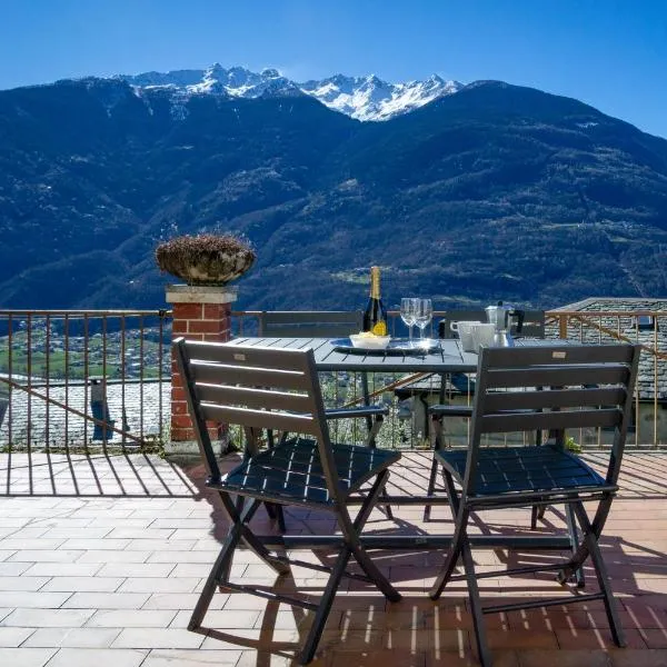 Panoramic Apartment Italian Alps Valtellina near Sondrio, Tirano，位于Poggiridenti的酒店