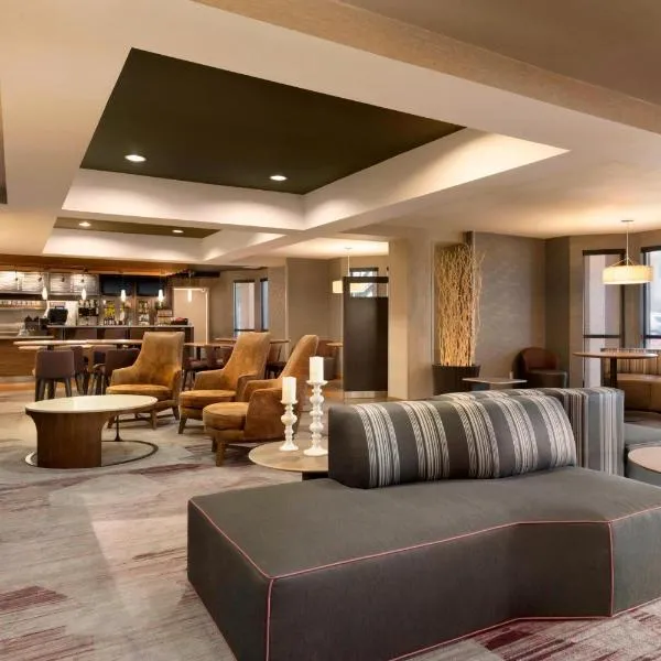 Courtyard by Marriott Bloomington Normal，位于Le Roy的酒店