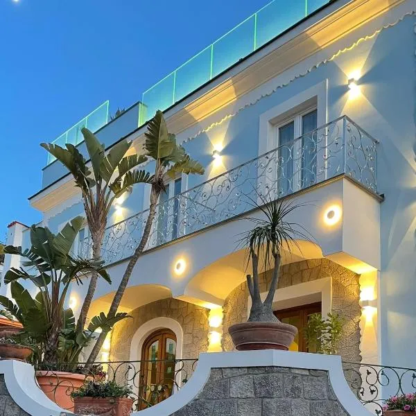 Hotel Villa Sirena - Thermae & SPA，位于卡萨米乔拉泰尔梅的酒店