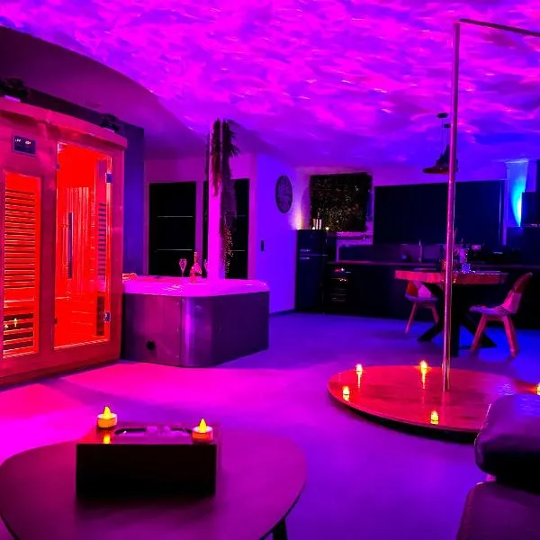 Love room jacuzzi La Villa Des Charmes，位于维亚斯的酒店