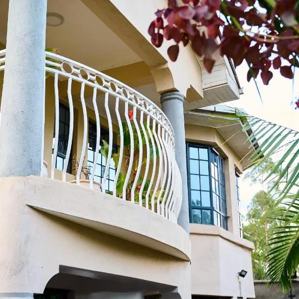 Forget your worries in this serene 5 Bedroom Villa in Ngong，位于Ongata Rongai 的酒店