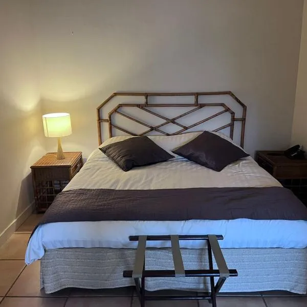 Cacao Luxury Suite Full Kitchen and Free Golf Course in Coronado Luxury Club and Suites，位于查梅的酒店