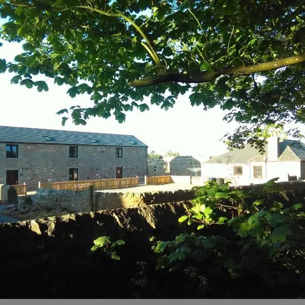 Berryhill East Steading - Private off-road parking - Suit Contractors - Peterhead 1 mile - Sleeps 6 - Newly Refurbished - Underfloor Heating - Drying Room，位于弗雷泽堡的酒店