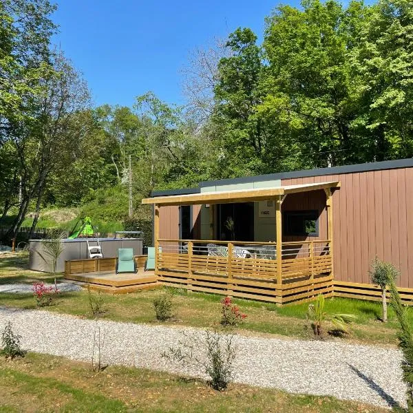 Vinéa Cottages - Hébergements Touristiques, Terrasse et Piscine privative，位于Bourré的酒店