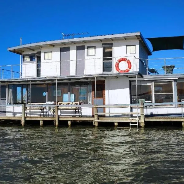 PS Federal Retreat Paddle Steamer Goolwa，位于古尔瓦的酒店
