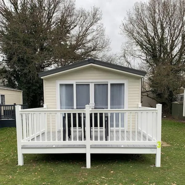 Kellysholidayhomes NEW Malton 3 bedroom Caravan，位于滨海弗林顿的酒店