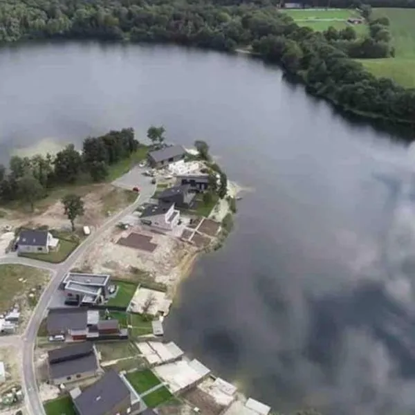 Ferienhaus Luna am schönen Harkebrügger See mit Kamin und Sauna，位于Barßel的酒店
