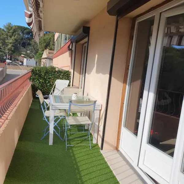 Logement à Sanary-sur-mer (Var)，位于滨海萨纳里的酒店