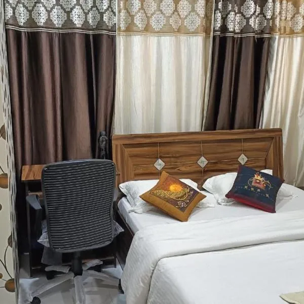 Private Fully Furnished Room in Kalyani Nagar，位于浦那的酒店