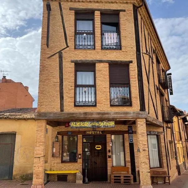 Albergue hostal Sahagún，位于Bercianos del Real Camino的酒店