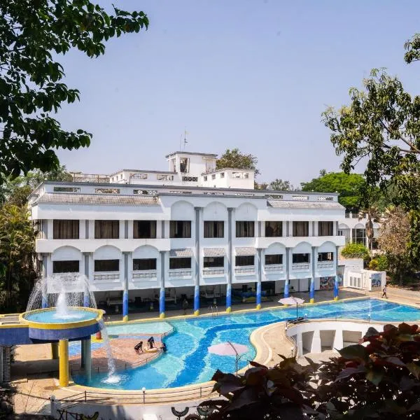 U Rivergate Karjat，位于卡尔贾特的酒店