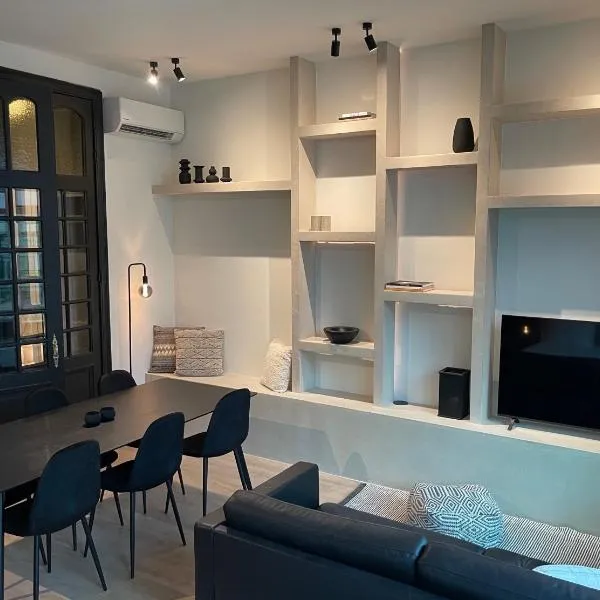 3 Bedroom Art-Nouveau Apartment with Free Parking，位于根特的酒店