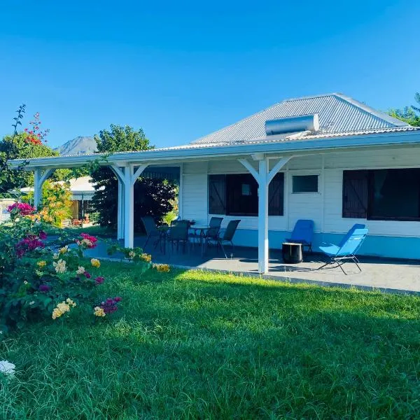 Villa Créole vue sur mer des Caraïbes et montagne Pelée，位于勒卡尔贝的酒店
