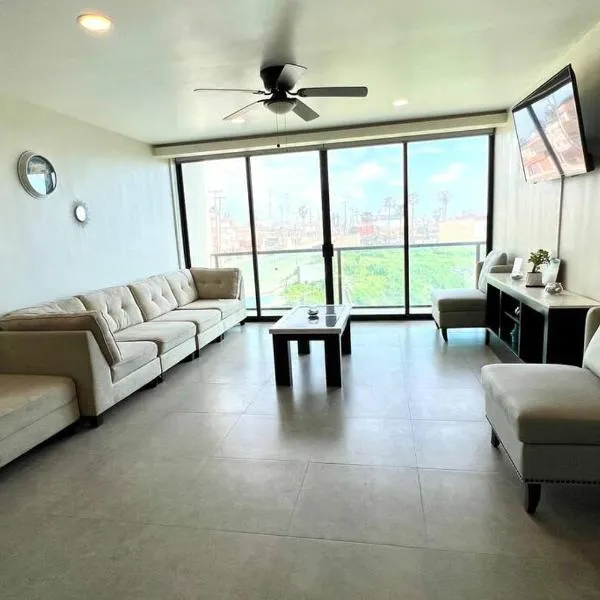 Luxury 2BR Condo Rosarito (D)，位于罗萨里托的酒店