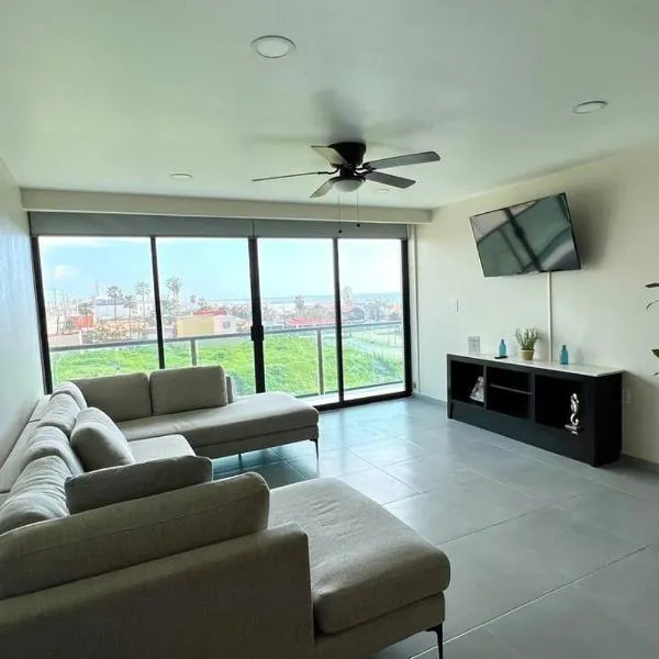 Luxury 2BR Condo (F) Rosarito，位于罗萨里托的酒店