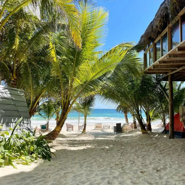 Chavez Eco Beach Camping and Cabañas，位于图卢姆的酒店