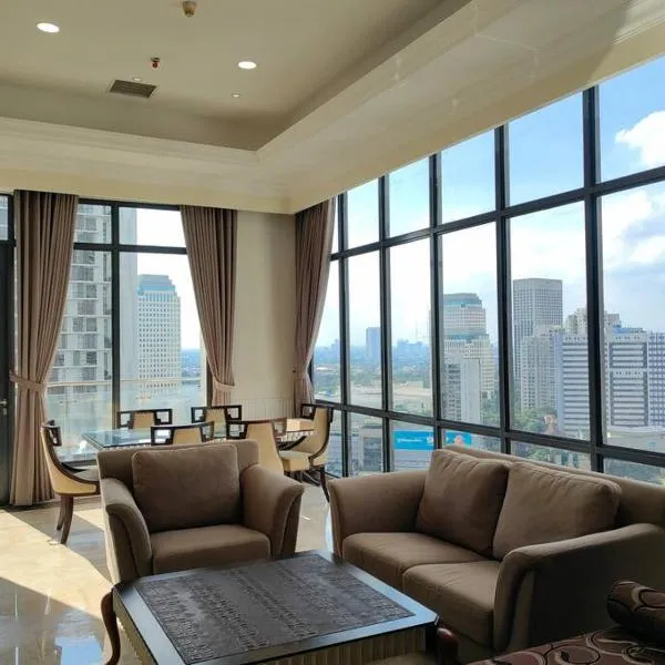 Senopati Penthouse Luxury 2 Bedroom Full Furnished SCBD Area，位于Karangtengah的酒店