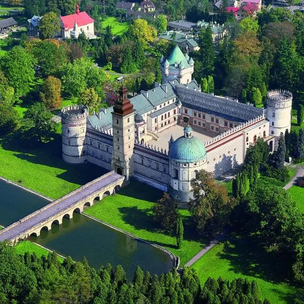 克拉西琴涅城堡酒店，位于Prałkowce的酒店