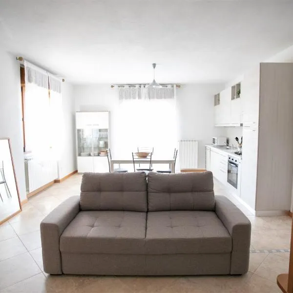 IseoLakeRental - Appartamento Iris，位于Solto Collina的酒店