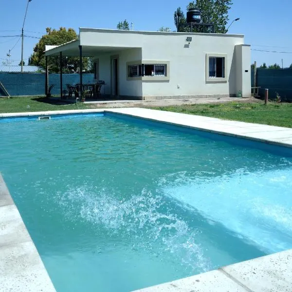 Casa con piscina，位于Fray Luis Beltrán的酒店
