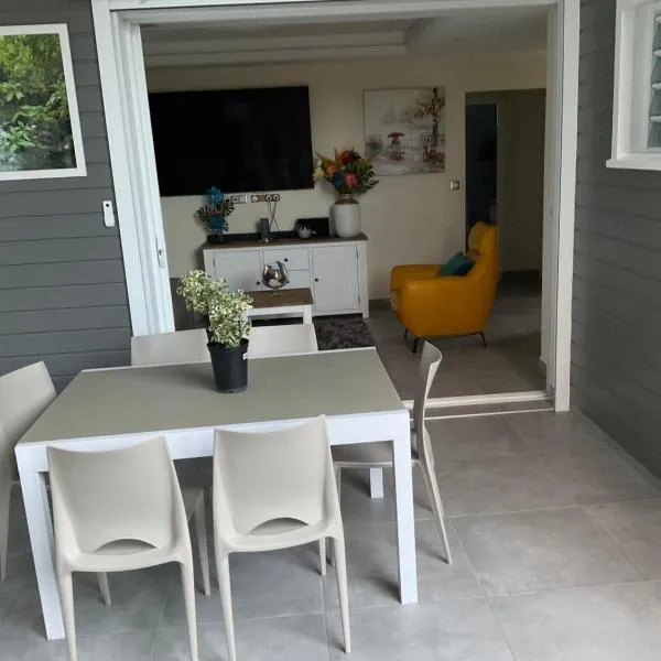 LES NUITS GALANTES VILLA PETREA PISCINE PRIVÉE，位于圣弗朗索瓦的酒店