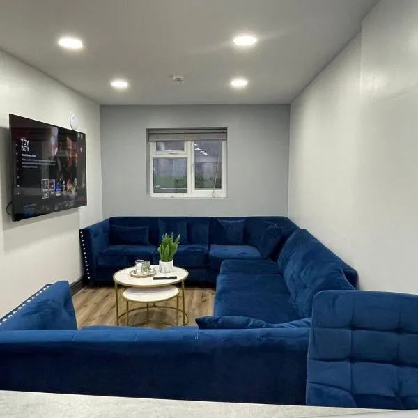 FREE PARKING Cosy Studios close to city and QE and UOB!，位于伯明翰的酒店
