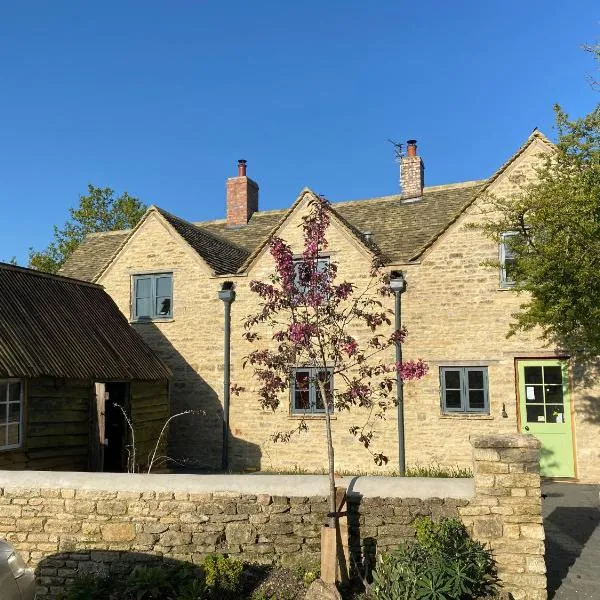 High Cogges Farm Holiday Cottages，位于威特尼的酒店