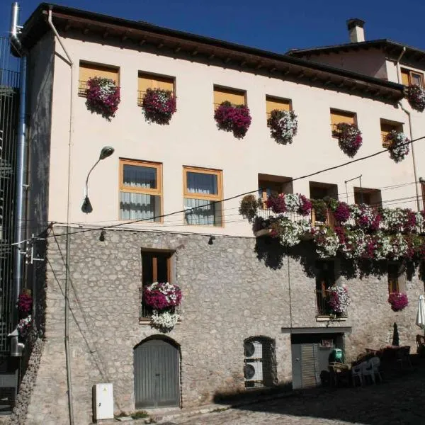 阿图罗酒店，位于Sant Marti de Canals的酒店