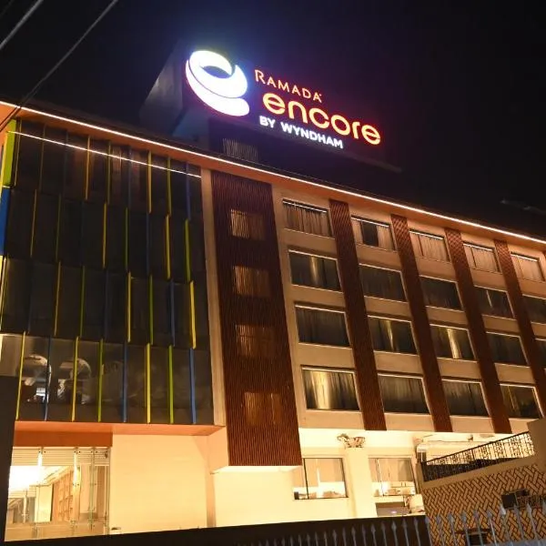 Ramada Encore by Wyndham Bareilly Civil Lines，位于Izatnagar的酒店