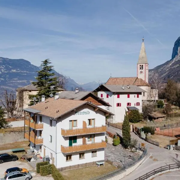 Grünwald，位于Cortina Sulla Strada Del Vino的酒店