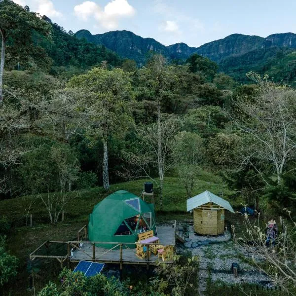 Yátaro Refugio Glamping，位于拉维加的酒店