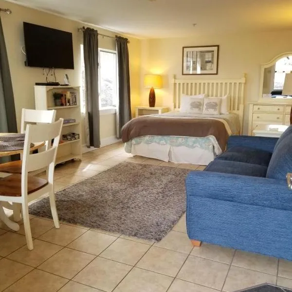 First floor comfort and convenience Sheepscot Harbour Studio #207，位于Edgecomb的酒店