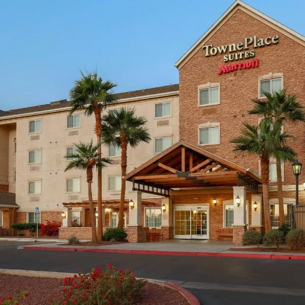 埃尔森特罗唐普雷斯套房酒店，位于Calexico的酒店