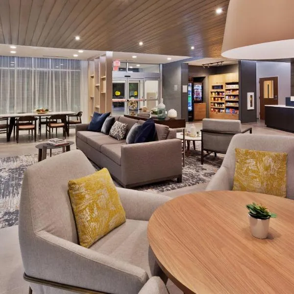 Fairfield Inn & Suites by Marriott Birmingham Colonnade，位于普尔蒂湖的酒店