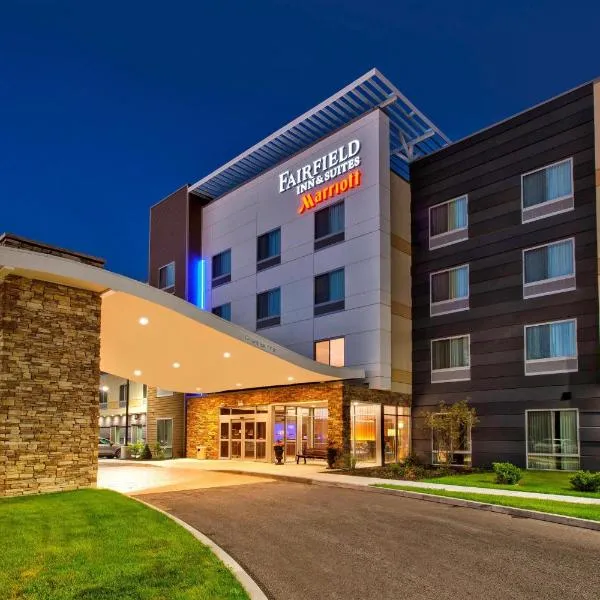 Fairfield Inn & Suites by Marriott Plattsburgh，位于Peru的酒店