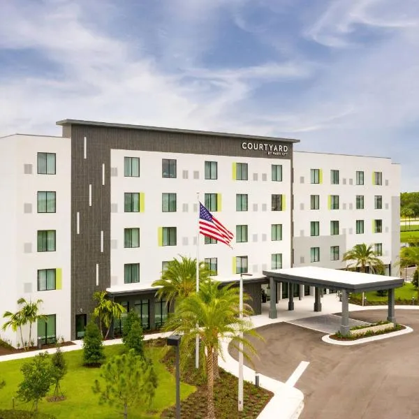 Courtyard by Marriott Port St. Lucie Tradition，位于卡尔顿的酒店