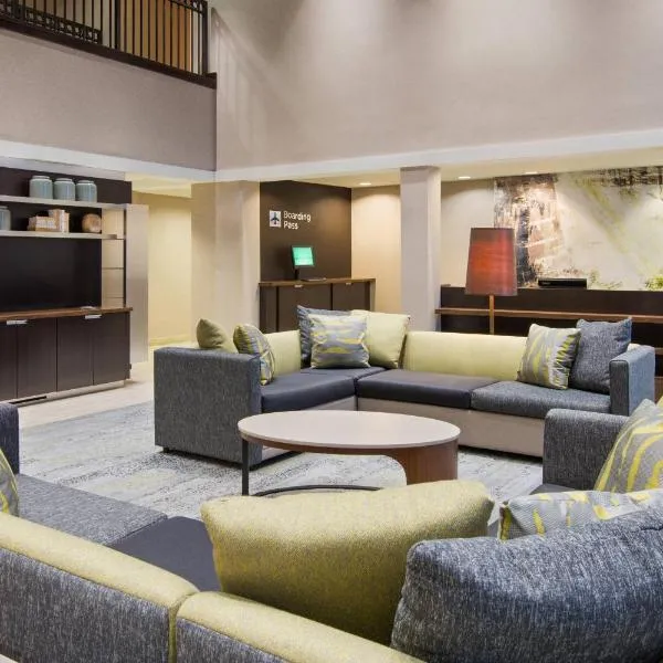 Courtyard by Marriott Springfield Airport，位于Willard的酒店