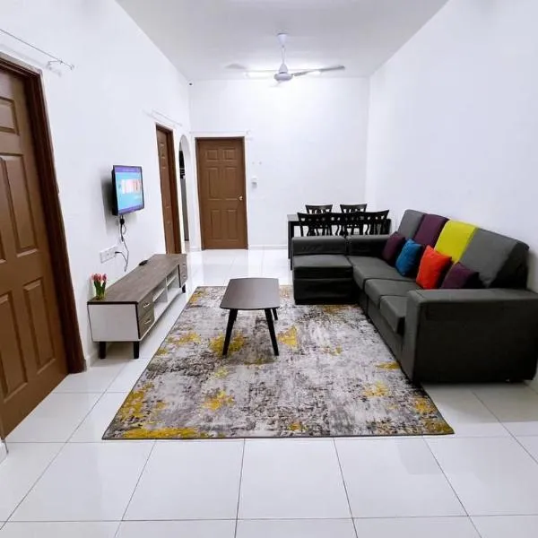 HomeSTAY PANGSAPURI SAMUDERA SERI MANJUNG LUMUT，位于斯里曼绒的酒店