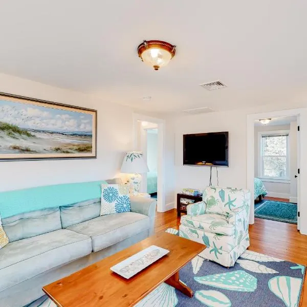 Cataumet Cottage，位于伯恩的酒店