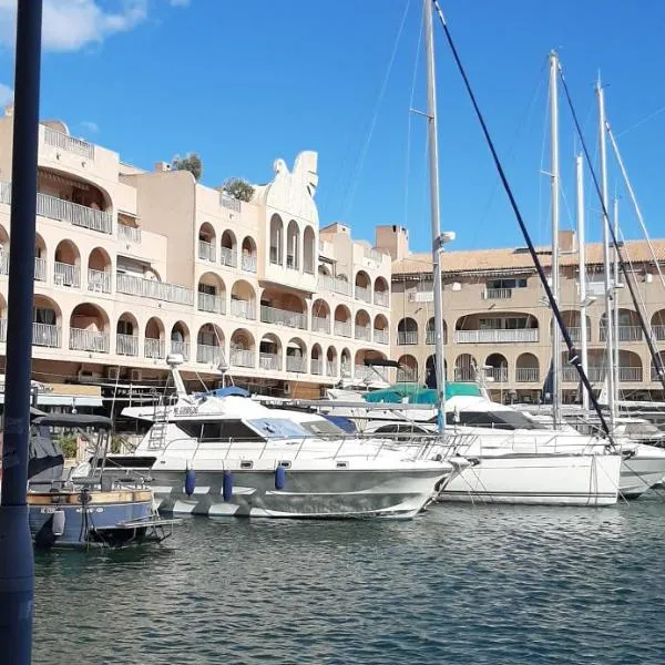 les îles d'or au port de Hyères grand studio climatisé，位于波克罗勒岛的酒店