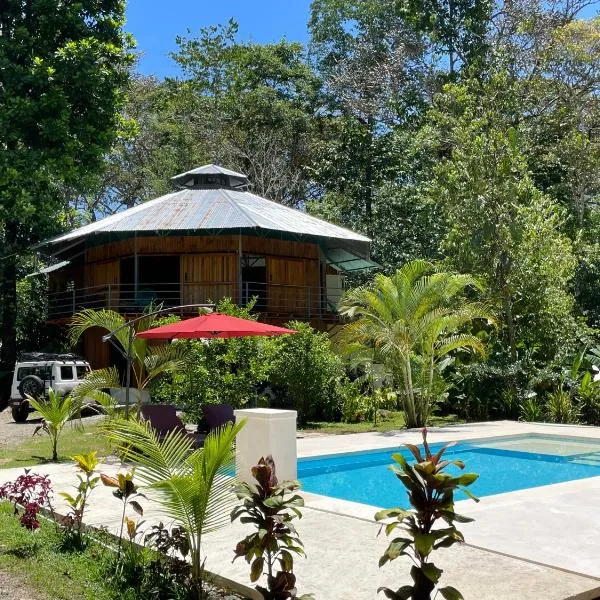 La Amapola Lodge, Bungalow en Península de Osa.，位于Charcos的酒店