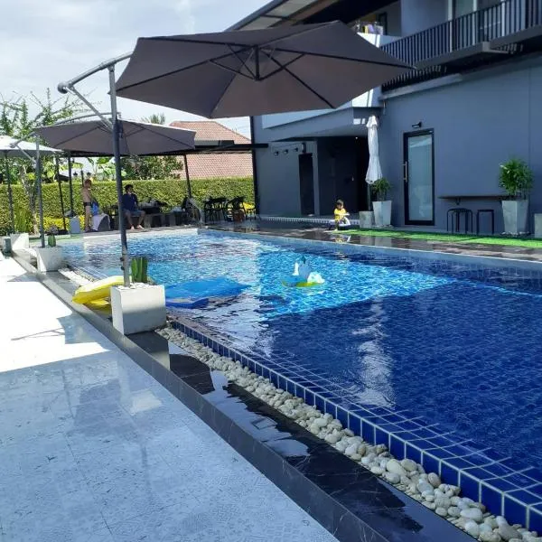 Family Pool View บ้านพักครอบครัวและสระว่ายน้ำ，位于Ban Bu Lao的酒店