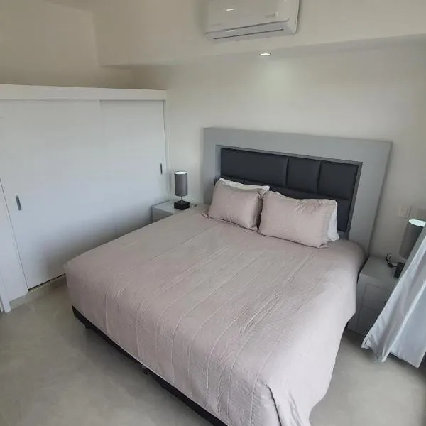 Hermoso departamento con alberca cerca de la playa，位于布塞里亚斯的酒店